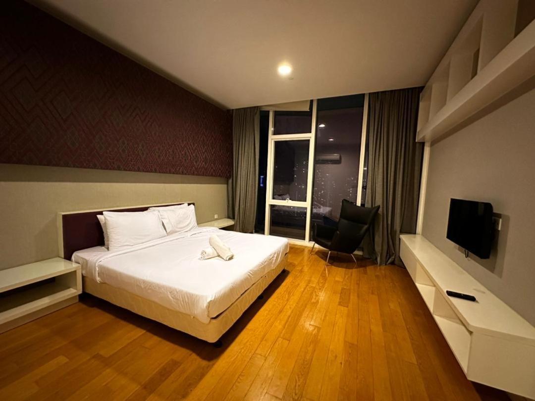 The Platinum Klcc By Cozy White Apartment Kuala Lumpur Exterior photo